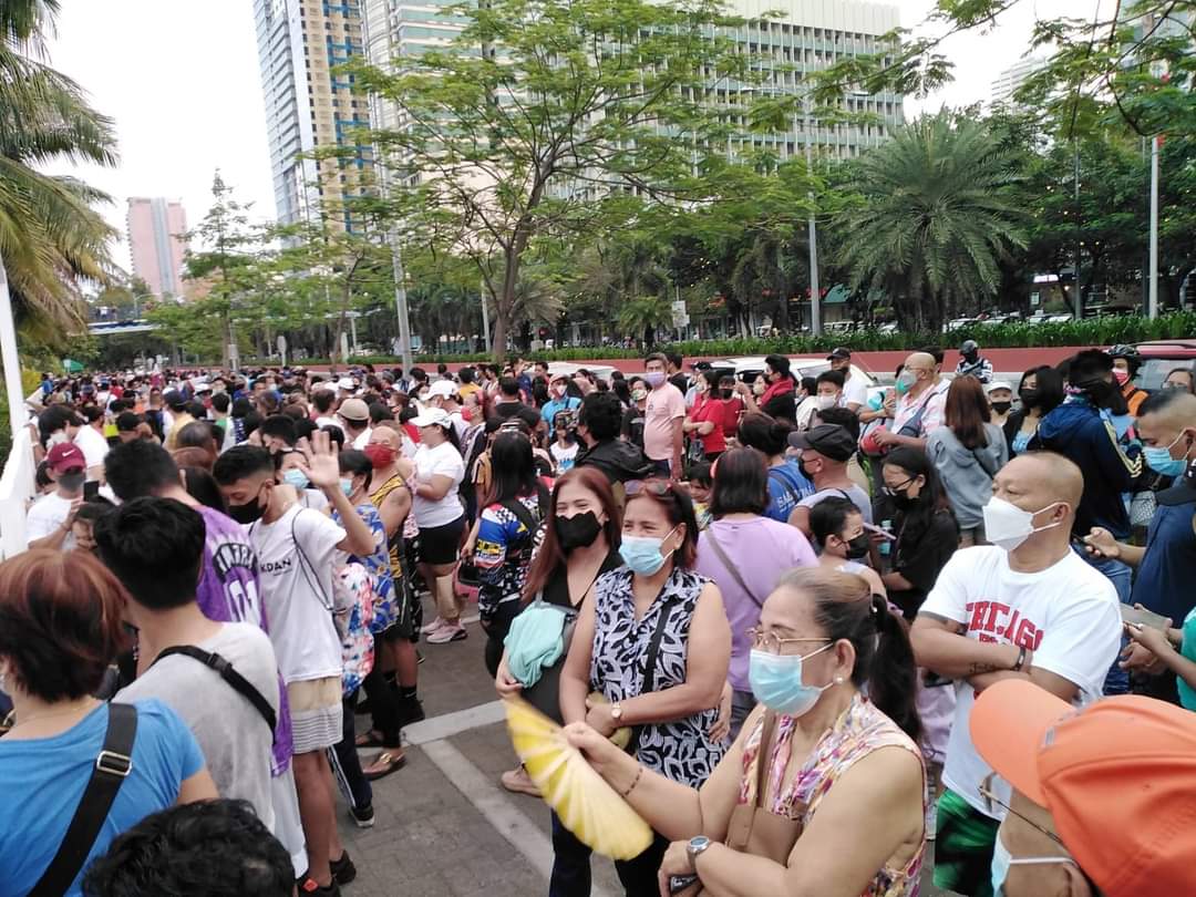 carlabrews's tweet photo. Ito ba yung sinayang na budget for rehabilitation?? Tignan nyo nga daming nagpunta 🤣🤣🤣 https://t.co/nDlcauENA7