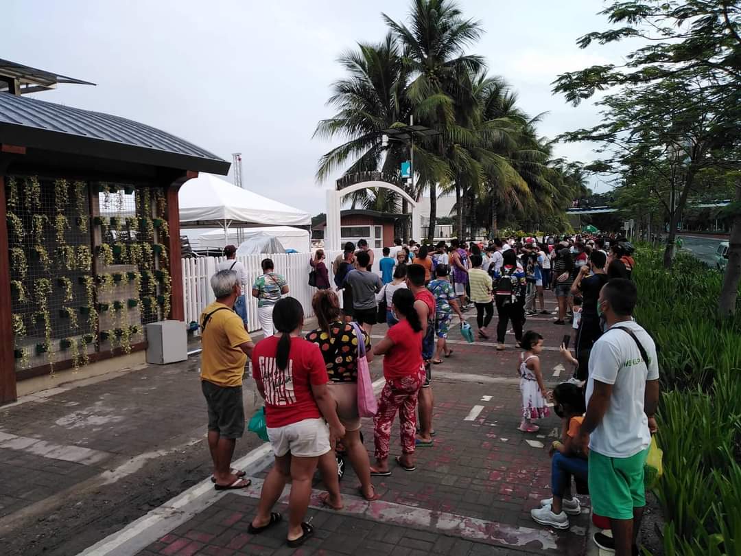 carlabrews's tweet photo. Ito ba yung sinayang na budget for rehabilitation?? Tignan nyo nga daming nagpunta 🤣🤣🤣 https://t.co/nDlcauENA7