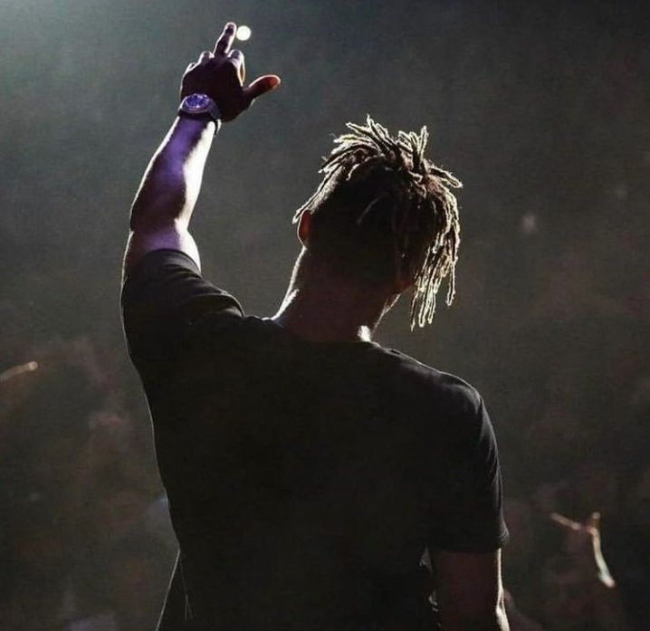 BucksterSen's tweet photo. the Juice WRLD community is dying right now... https://t.co/tjGrpPngan