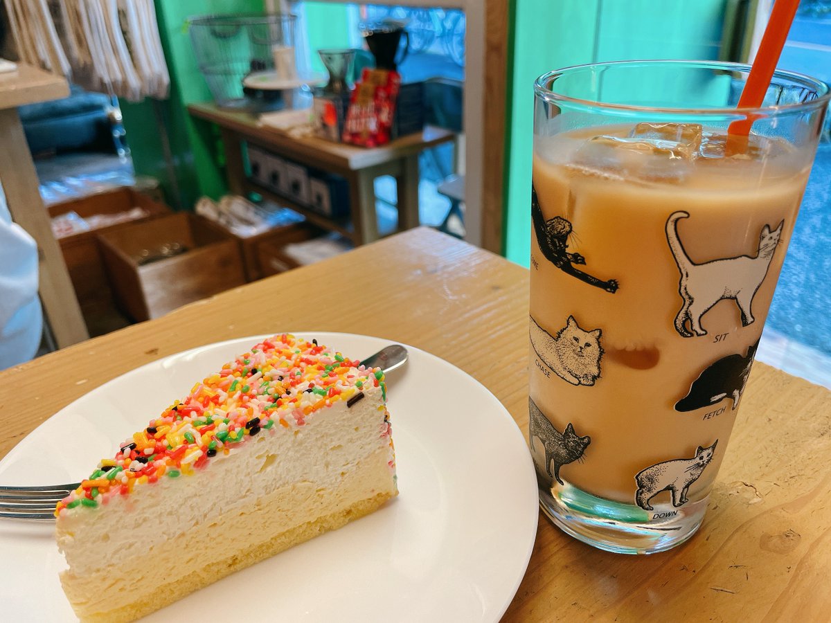 hippichan33's tweet photo. #prettythingscoffee 北島牧場の低温殺菌牛乳を使ったカフェオレを飲みに行ってきました😋まだ飲めるそうなのでお近くの方は是非!こちらのカフェはケーキも可愛いのがたくさんありますよ🍰(ワンちゃんの同伴もOKです🐶)#DAILYLIFE
https://t.co/ZWRaIMlwuF https://t.co/unTIgp0bBt