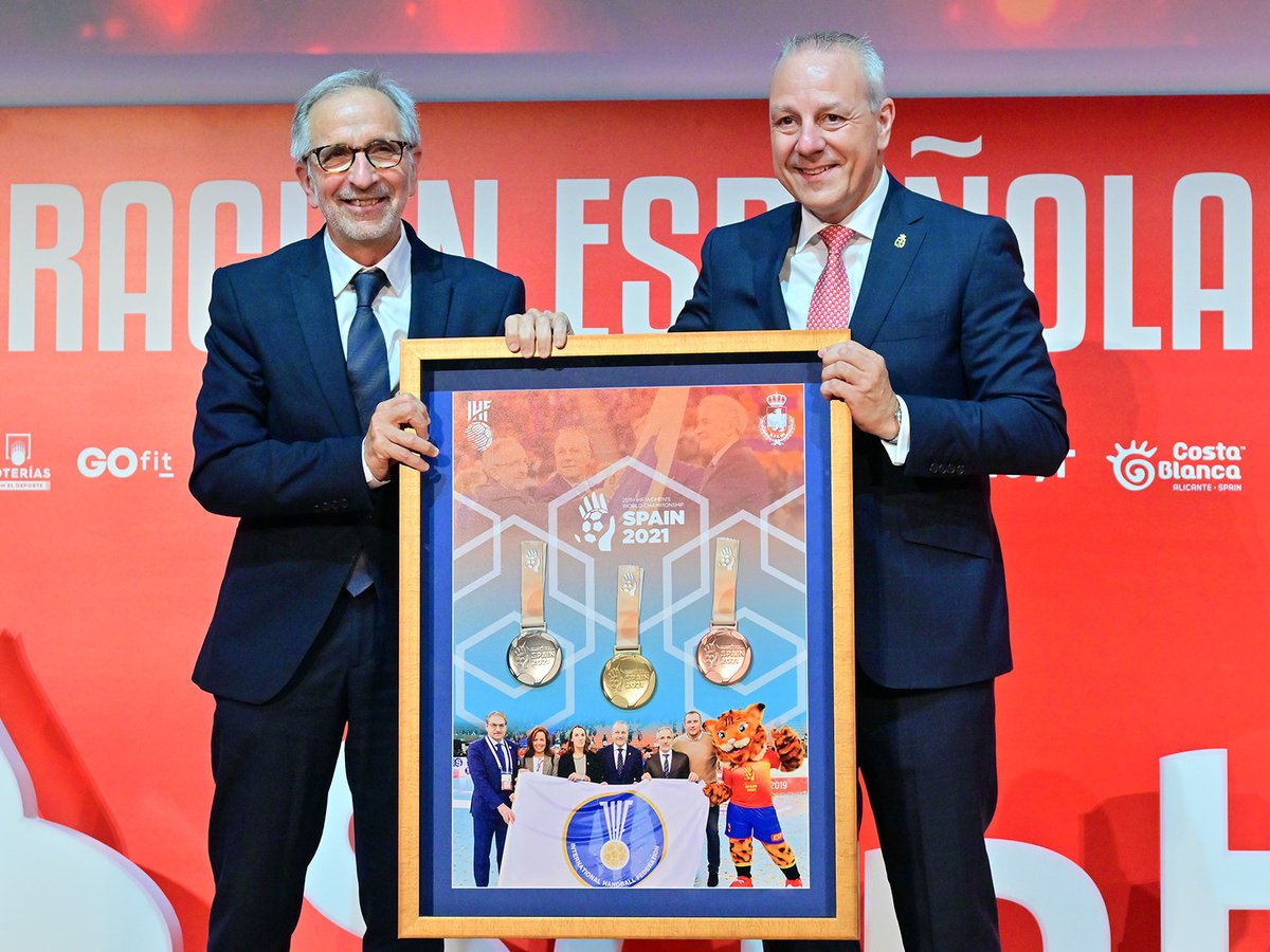 RFEBalonmano tweet media