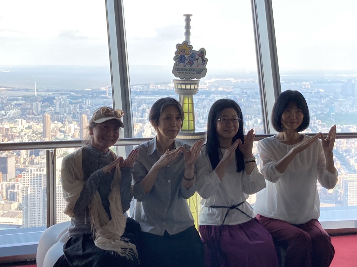 narerukai's tweet photo. 【成れる会全国合宿IN東京〜スカイツリー🗼〜】
東京の街を巡って最後はスカイツリーへ🗼￼

ちょうどアニメの【ジョジョの奇妙な冒険】とのコラボイベントも開催しておりました！

まだまだ！
あるある！！

スカイツリーのマーケティング！

#マーケティング
#ビジネス塾 https://t.co/aAUatGRnFz