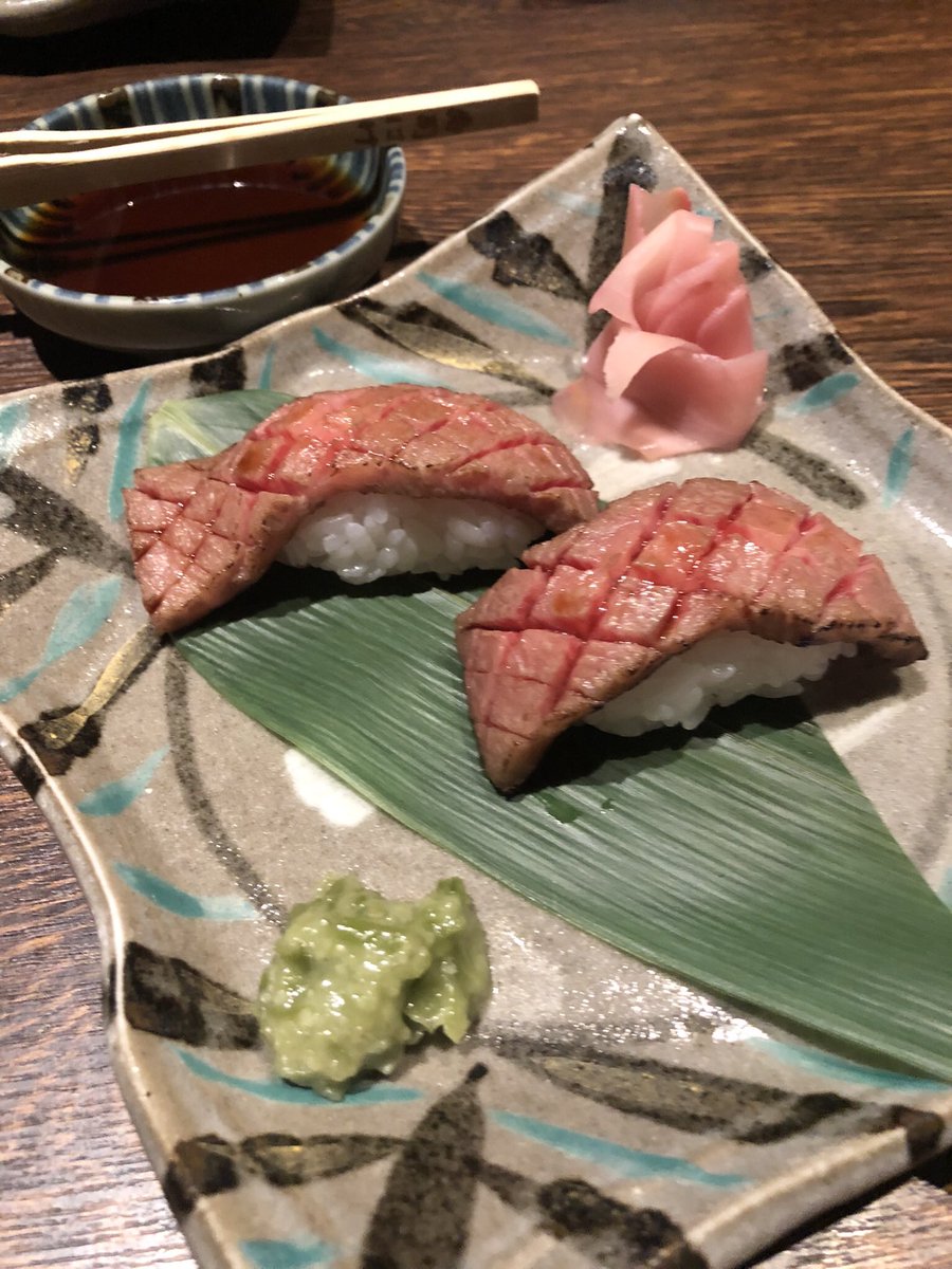 牛トロ炙り寿司🤤 お肉がとろけるくらい柔らかくて美味しかった(*´▽｀*)