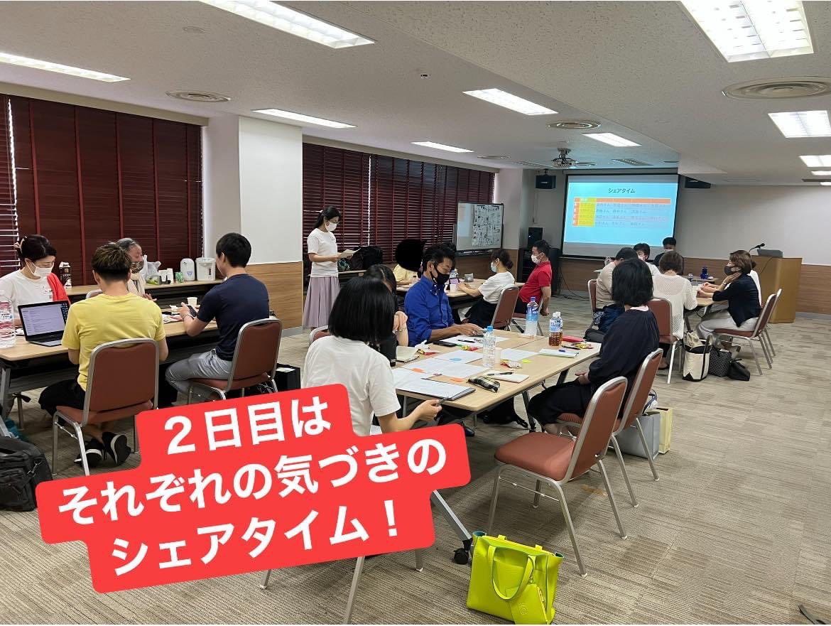 narerukai's tweet photo. 【成れる会全国合宿IN東京〜シェアタイム〜】
２日目は、東京の街歩きをして
それぞれが気づいたマーケティングについてのシェアタイム。

視点が増えて新しい気づきがあります。

その後に、成功者と一般の人の見ている点の違いや地方とのマーケティングの違いなどを講義でお話し頂きました。 https://t.co/KD8n2hXDU5