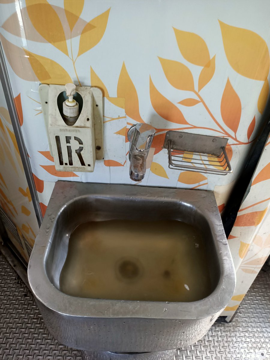 Nikbhumkar's tweet photo. We are traveling to solapur from  Virudunagar. AC2TIER , 16352-NCJ CSMT EXP. We can't able to use hand basin. @IRCTCofficial @RailMinIndia hope you will solve our problem . https://t.co/gIJwgkdfgX