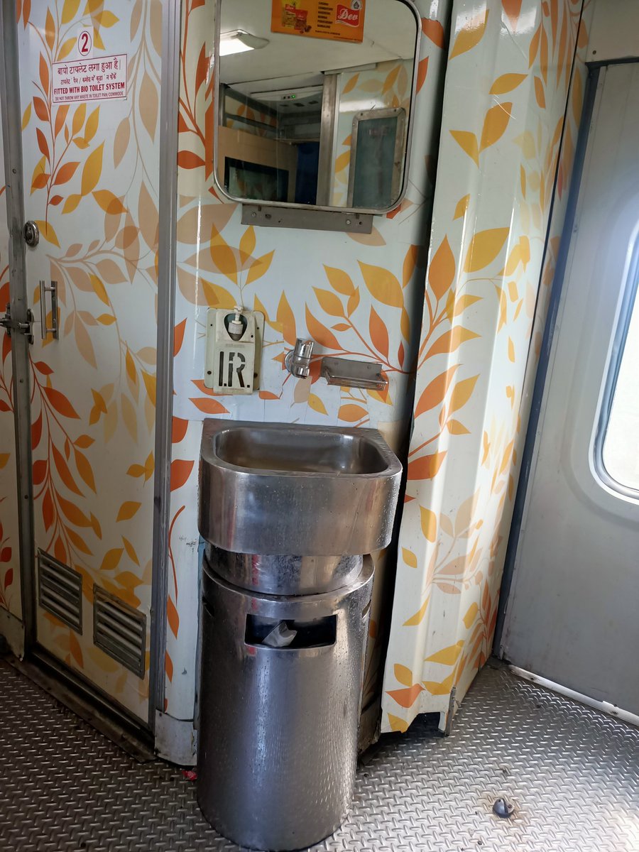 Nikbhumkar's tweet photo. We are traveling to solapur from  Virudunagar. AC2TIER , 16352-NCJ CSMT EXP. We can't able to use hand basin. @IRCTCofficial @RailMinIndia hope you will solve our problem . https://t.co/gIJwgkdfgX