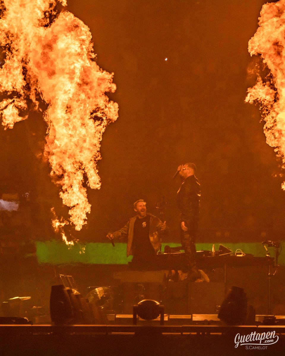 Guettapen's tweet photo. UNE PHOTO POUR LA LÉGENDE 😻

@djsnake x @davidguetta 

📸 @sebdevinc | @Guettapen https://t.co/iBuPUQvNrI