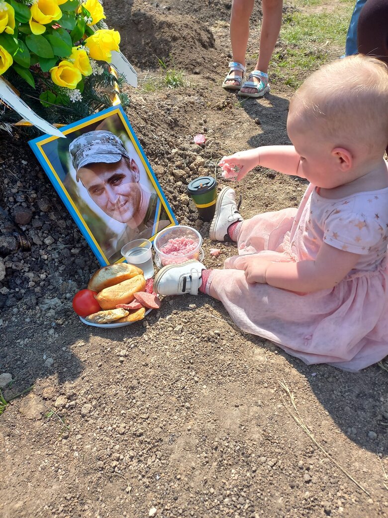 🕯 День народження доньки загиблого в боях проти окупантів українського захисника. ФОТО ДНЯ

censor.net/ua/p3347461