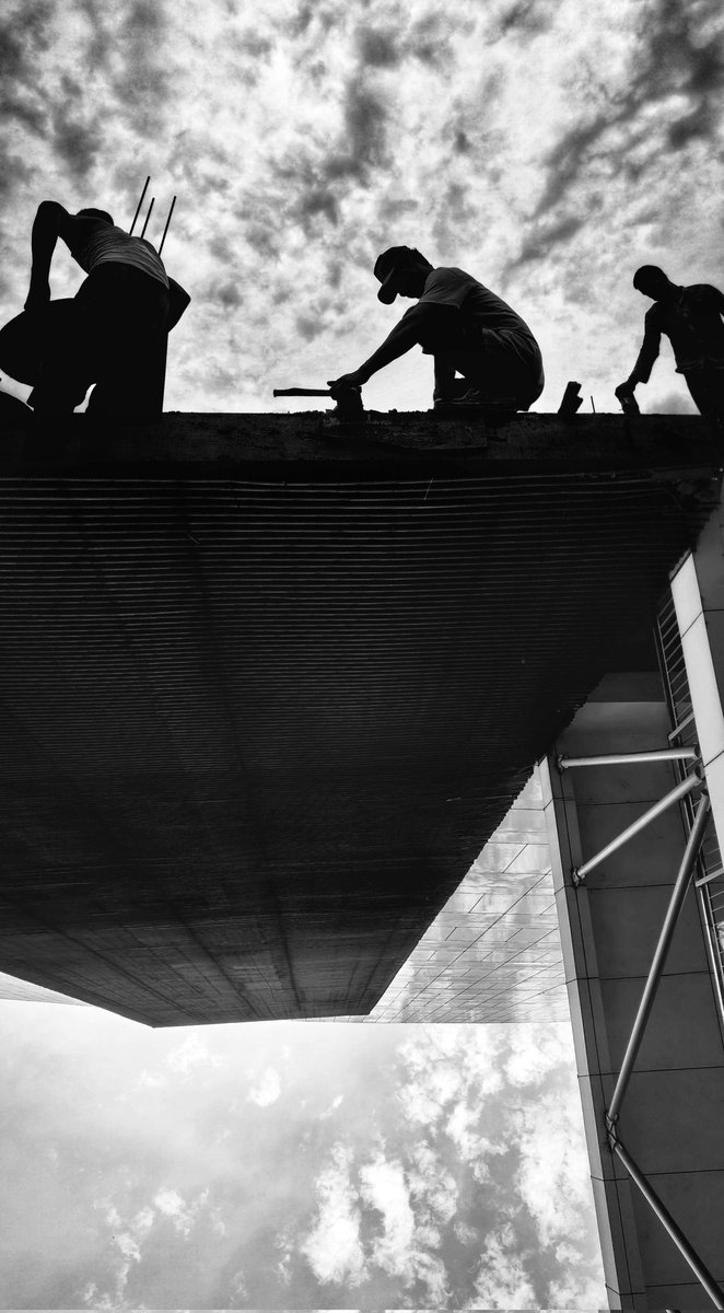 SNEHASIS36's tweet photo. Another split
Workers and their incredible feats
#photo #PhotoOfTheDay #photography #PhotoChallenge2022June #splits #splitphoto #NFT #NFTCommunity #nftart https://t.co/RCbjwOfhKe
