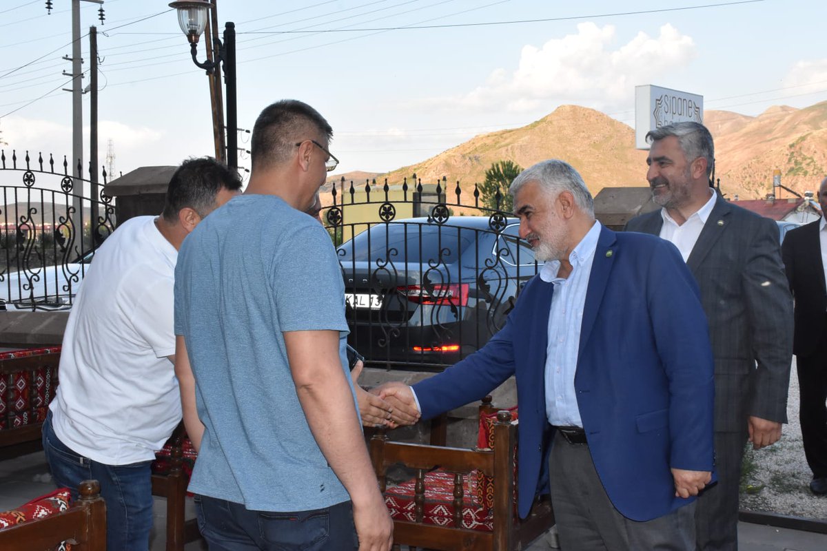 Genel Başkanımız Sayın Zekeriya Yapıcıoğlu, Bitlis temasları kapsamında kentteki basın mensuplarıyla bir araya geldi. Genel Başkanımız burada gündeme dair açıklamalarda bulundu, ardından basın mensuplarının sorularını cevapladı.