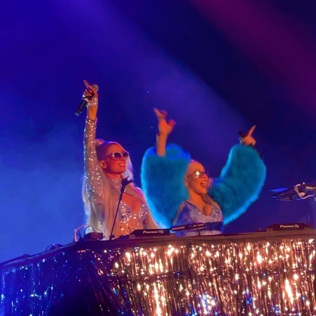 SuarezDee_'s tweet photo. CHRISTINA AGUILERA and her surprise guests, KIM PETRAS, MYA, and PARIS HILTON performing at LA Pride 2022 in Los Angeles.

@xtina @ParisHilton @kimpetras @MYAPLANET9 @lapride

#LAPride2022 #XtinaLAPride
#ChristinaAguilera #ParisHiltonLAPride #LadyMarmalade https://t.co/Ks1y0UxirY