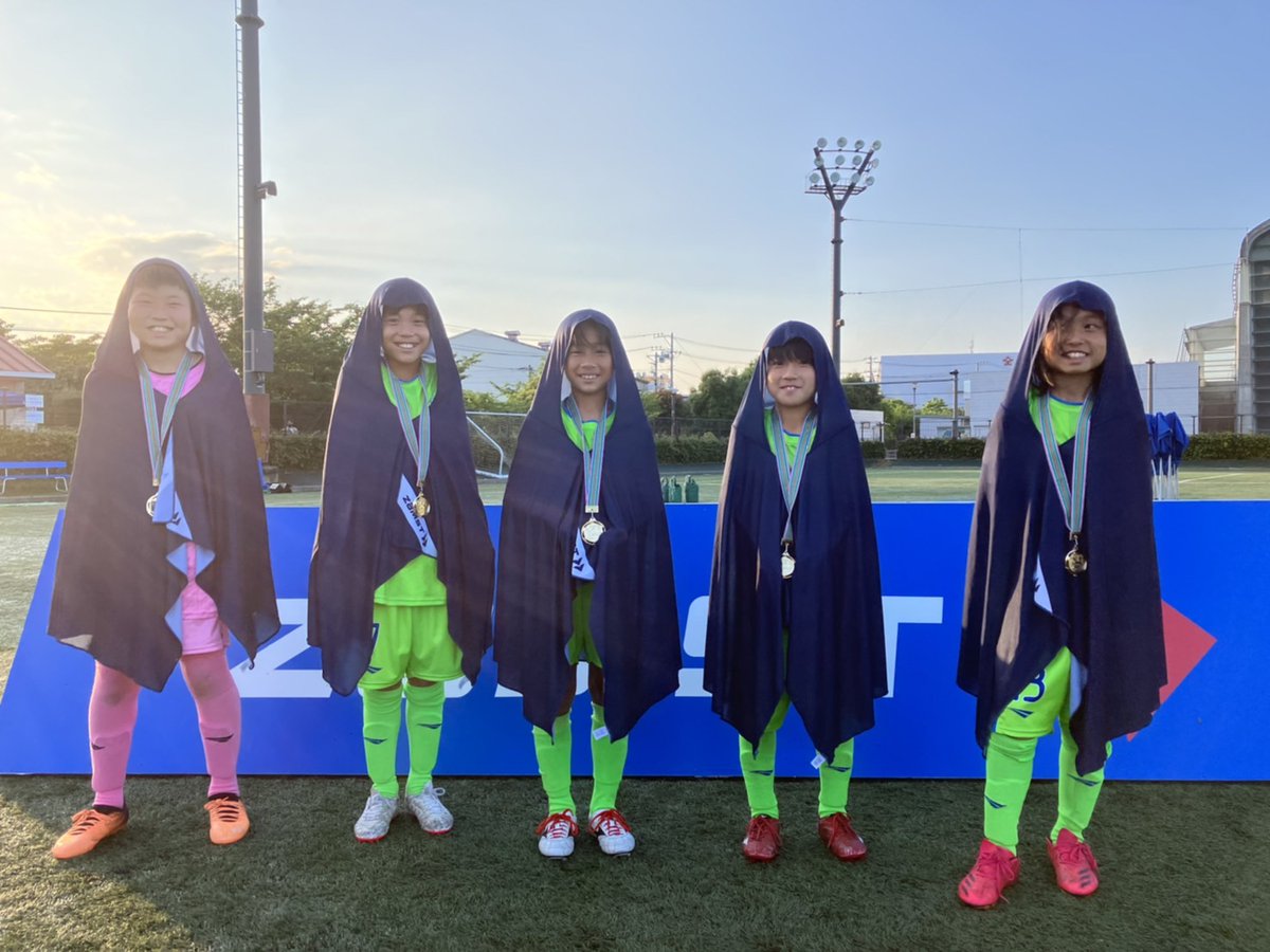 bellmare_staff's tweet photo. ⚽️2022 COPA BELLMARE U-11⚽️

優勝した、湘南ベルマーレ強化特待へ日本シグマックス様から #ザムスト #クールシェイダー を贈呈いただきました✨
暑い夏を乗り切る ＃冷感ポンチョ は今年の必須アイテムです☀️☀️

✅商品詳細はこちら
https://t.co/mZNljIKWAR

#bellmare #ベルマーレ #コパベル https://t.co/srscQYyJJO