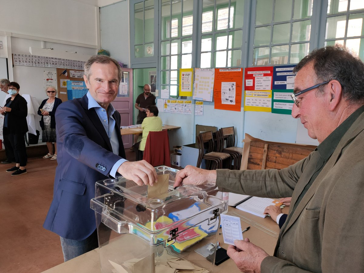 AdelCollet's tweet image. #legislatives80 "pour la première fois depuis 1988 je ne vote pas pour moi aux législatives !"
Stéphane Demilly a laissé son poste de député de la 5e circonscription pour devenir sénateur de la Somme.
Il a voté ce matin à #Albert