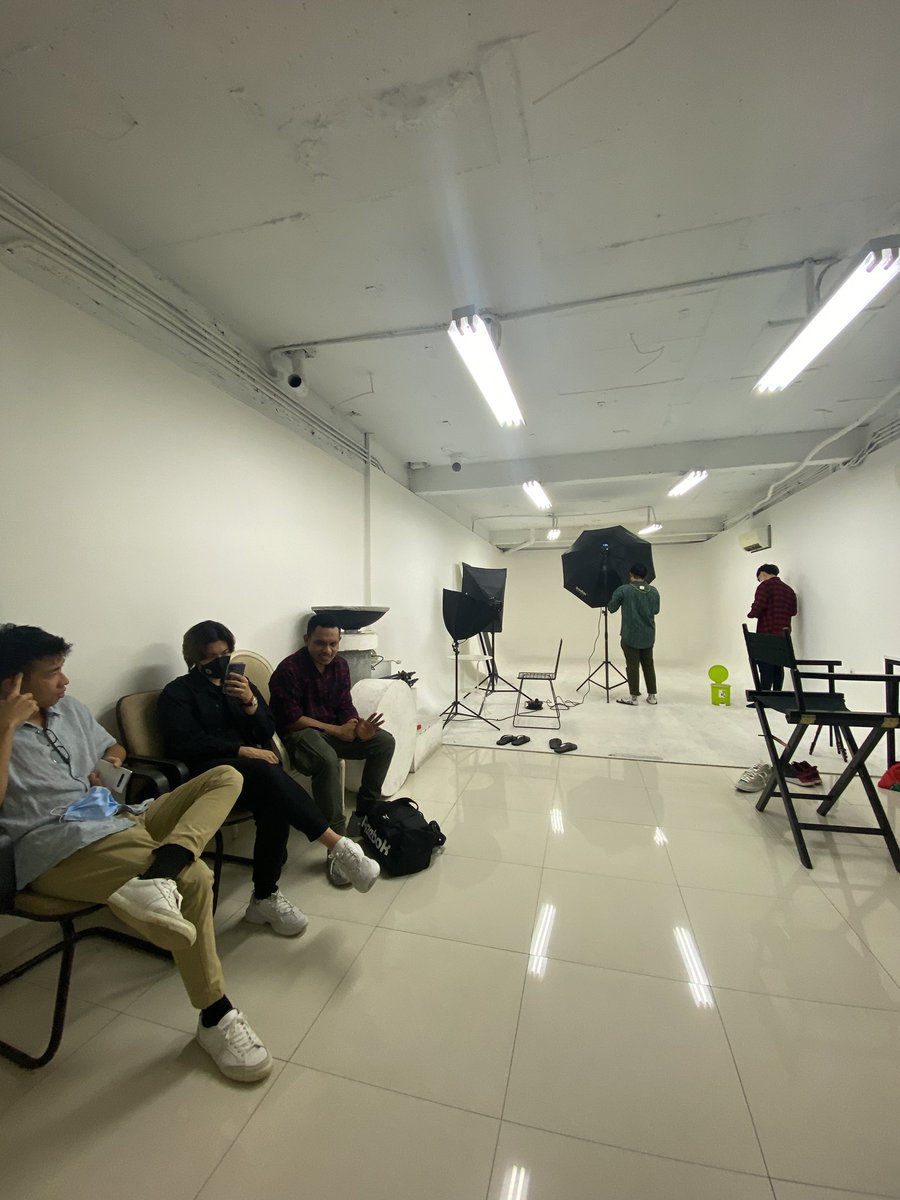 hnatanothinata's tweet photo. Met online, make stuff happen π
#classof22 #mfne https://t.co/KI8VYJYAPT