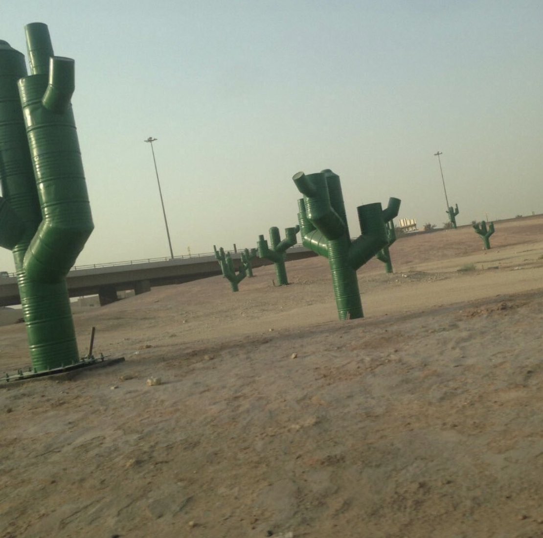saudalothman5's tweet photo. انصح مع هذا الصيف الحارق بعدم المرور على هذا الميدان الذي يصيب بكآبة المنظر والاشمئزاز وضيقة الخلق….احد ميادين مدينة الرياض 👇 https://t.co/1ig2d4xkMZ