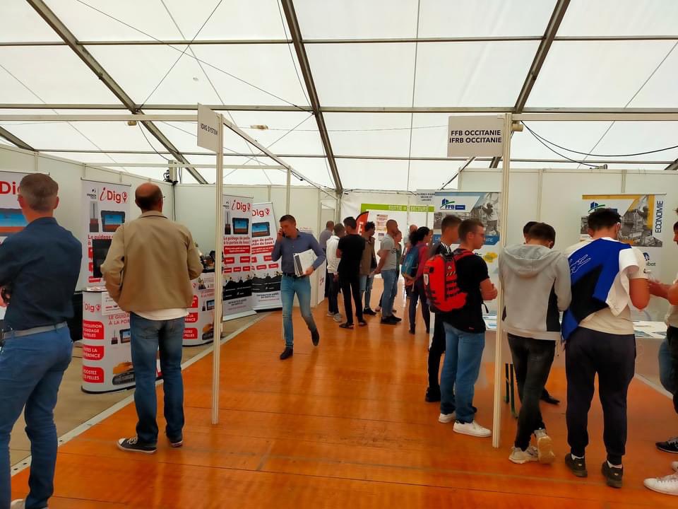FBTPAriege's tweet photo. 🤩AG incroyable au sein de notre salon du BTP. Les adhérents et les élus ont répondu présent. Et quelle envergure avec la présence de @OSalleron @carre_fred et des présidents des autres départements d’#occitanie.
Merci à tous.👍
#salondubtpariege2022 @FFBatiment @FFB_Occitanie https://t.co/sASzkVjiIO