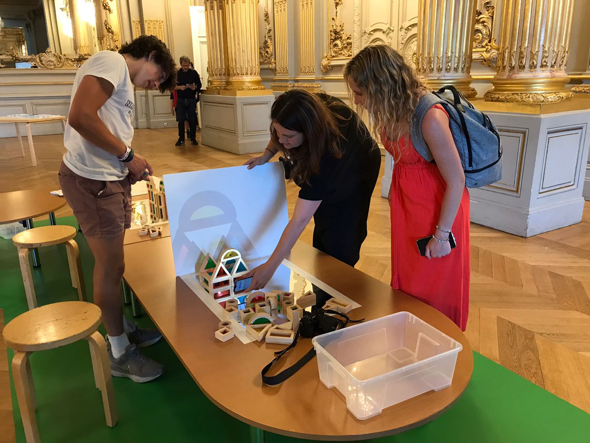 Citedelarchi's tweet photo. 👋 Ce week-end on se retrouve au @MuseeOrsay !
🤗A l'occasion du #WeekendFamille consacré à Gaudi et l’architecture nos équipes ont imaginé des ateliers inédits. Rendez-vous dans la salle des fête du musée toute la journée. On vous attend nombreux !
https://t.co/KFkYIJusBr https://t.co/k60Yf4KiyM