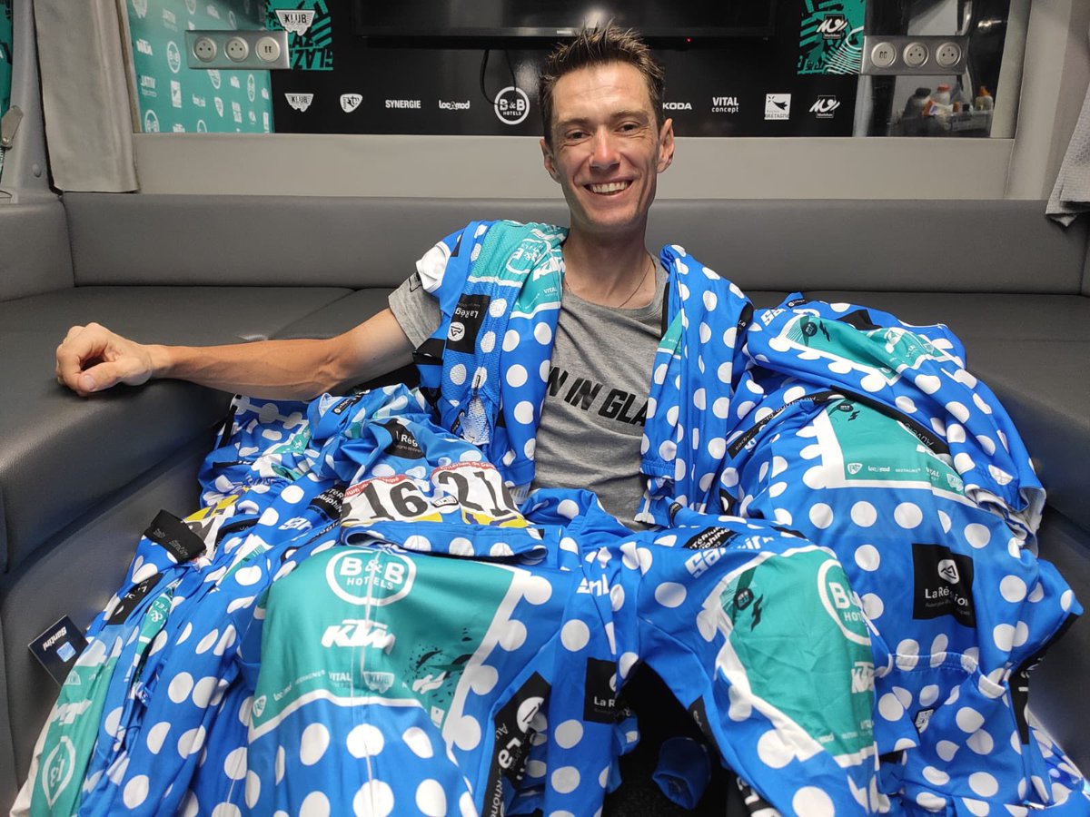 PierroooRolland's tweet photo. Prendre le départ de la dernière étape du @dauphine avec les pois ! 🤩🔵⚪️

Merci à tous pour vos messages de soutien et les encouragements au bord de la route. Une dernière bataille aujourd’hui. 🙌

#Dauphiné l @BBHOTELS_KTM https://t.co/ryDxZSS5nL