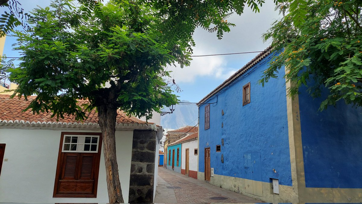 Paraíso con volcán al fondo. 
Cerrando #giranubenube de esta temporada en la isla bonita. 
Gracias, gracias y más gracias. 
Hoy, a las 12, 00 h.
Espacio cultural "El secadero"