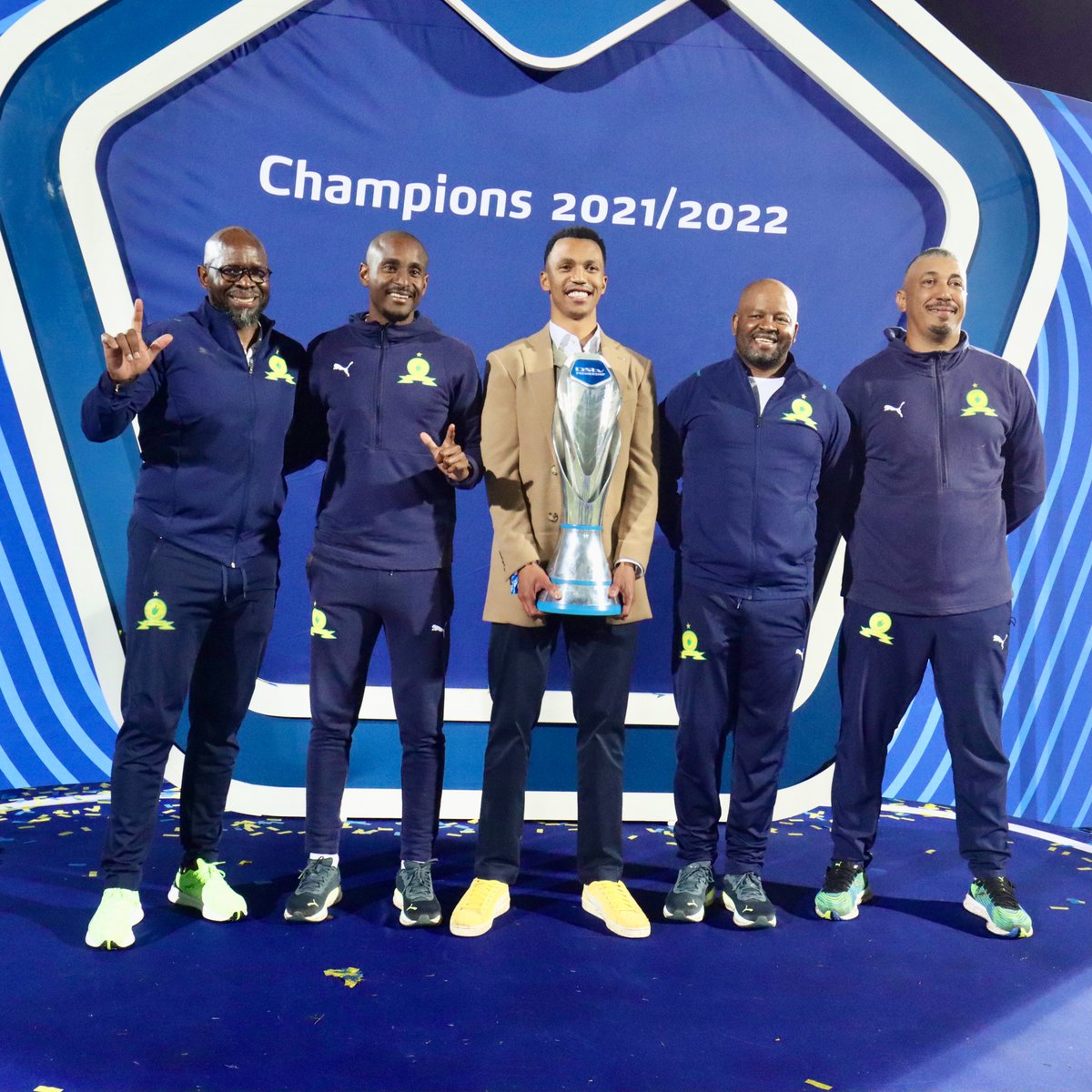 Masandawana's tweet photo. 𝘏𝘢𝘱𝘱𝘺 𝘉𝘪𝘳𝘵𝘩𝘥𝘢𝘺 𝘛𝘰 𝘖𝘶𝘳 𝘊𝘩𝘢𝘪𝘳𝘮𝘢𝘯! 🥳

Masandawana, Let's wish our Club Chairman, Tlhopie Motsepe, a happy birthday! 👆

Read our Chairman's letter in the latest issue of our Digital Magazine, available to read now! 📖

📲 https://t.co/ZNIEcDyQXJ

#Sundowns https://t.co/GBebTeiFve