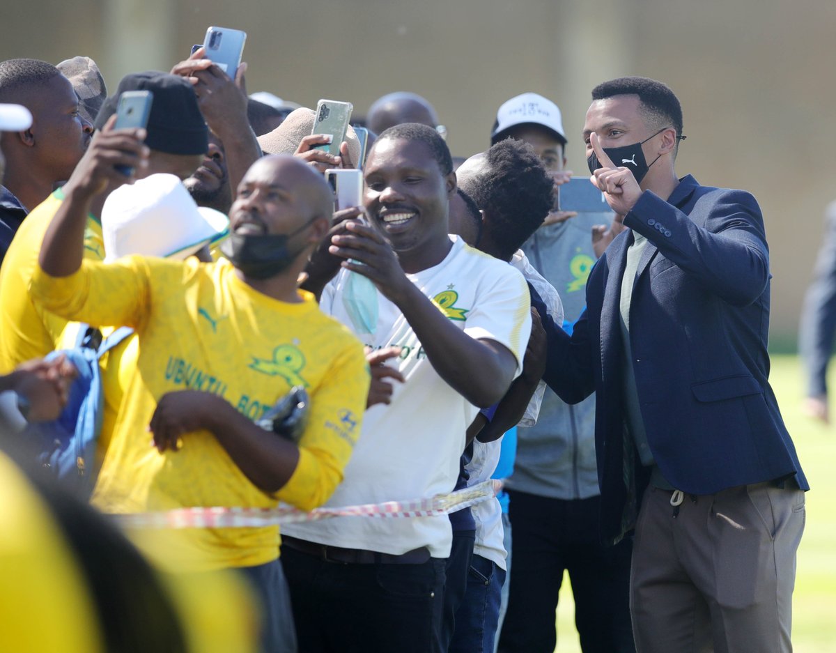Masandawana's tweet photo. 𝘏𝘢𝘱𝘱𝘺 𝘉𝘪𝘳𝘵𝘩𝘥𝘢𝘺 𝘛𝘰 𝘖𝘶𝘳 𝘊𝘩𝘢𝘪𝘳𝘮𝘢𝘯! 🥳

Masandawana, Let's wish our Club Chairman, Tlhopie Motsepe, a happy birthday! 👆

Read our Chairman's letter in the latest issue of our Digital Magazine, available to read now! 📖

📲 https://t.co/ZNIEcDyQXJ

#Sundowns https://t.co/GBebTeiFve