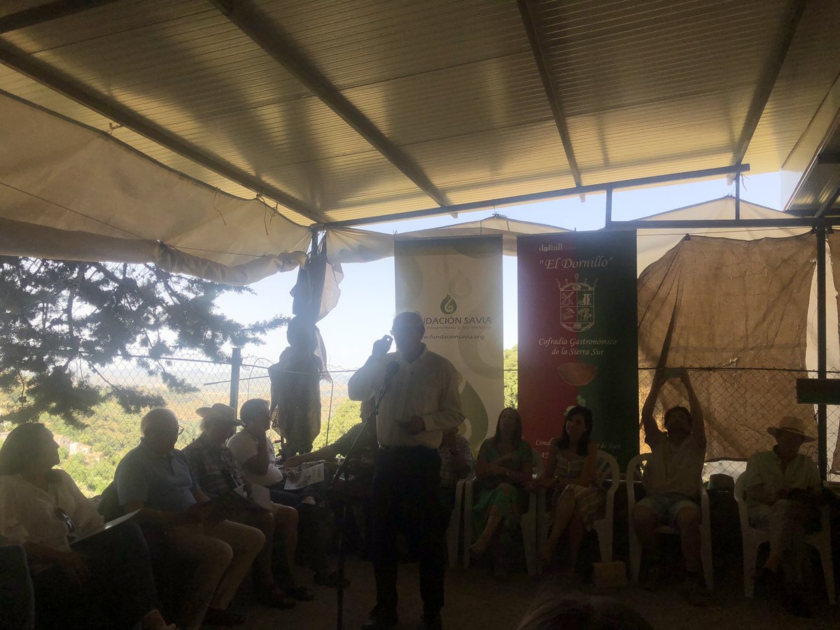 pepegilabertb's tweet photo. Centro “ El Paraíso “ en Los Rosales Frailes. Mesa redonda: Presente y futuro del mundo rural. https://t.co/diyk6Bu5os