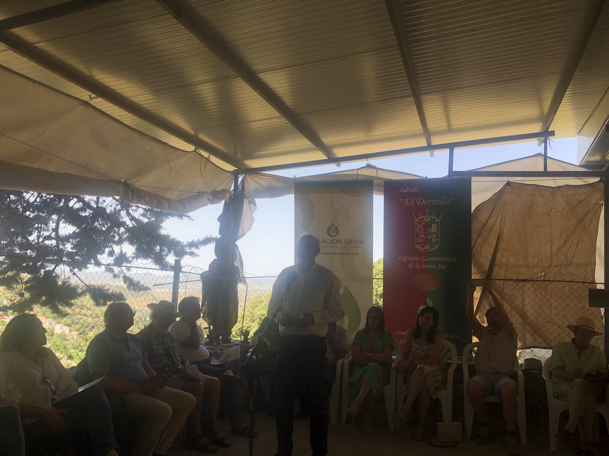 pepegilabertb's tweet photo. Centro “ El Paraíso “ en Los Rosales Frailes. Mesa redonda: Presente y futuro del mundo rural. https://t.co/diyk6Bu5os