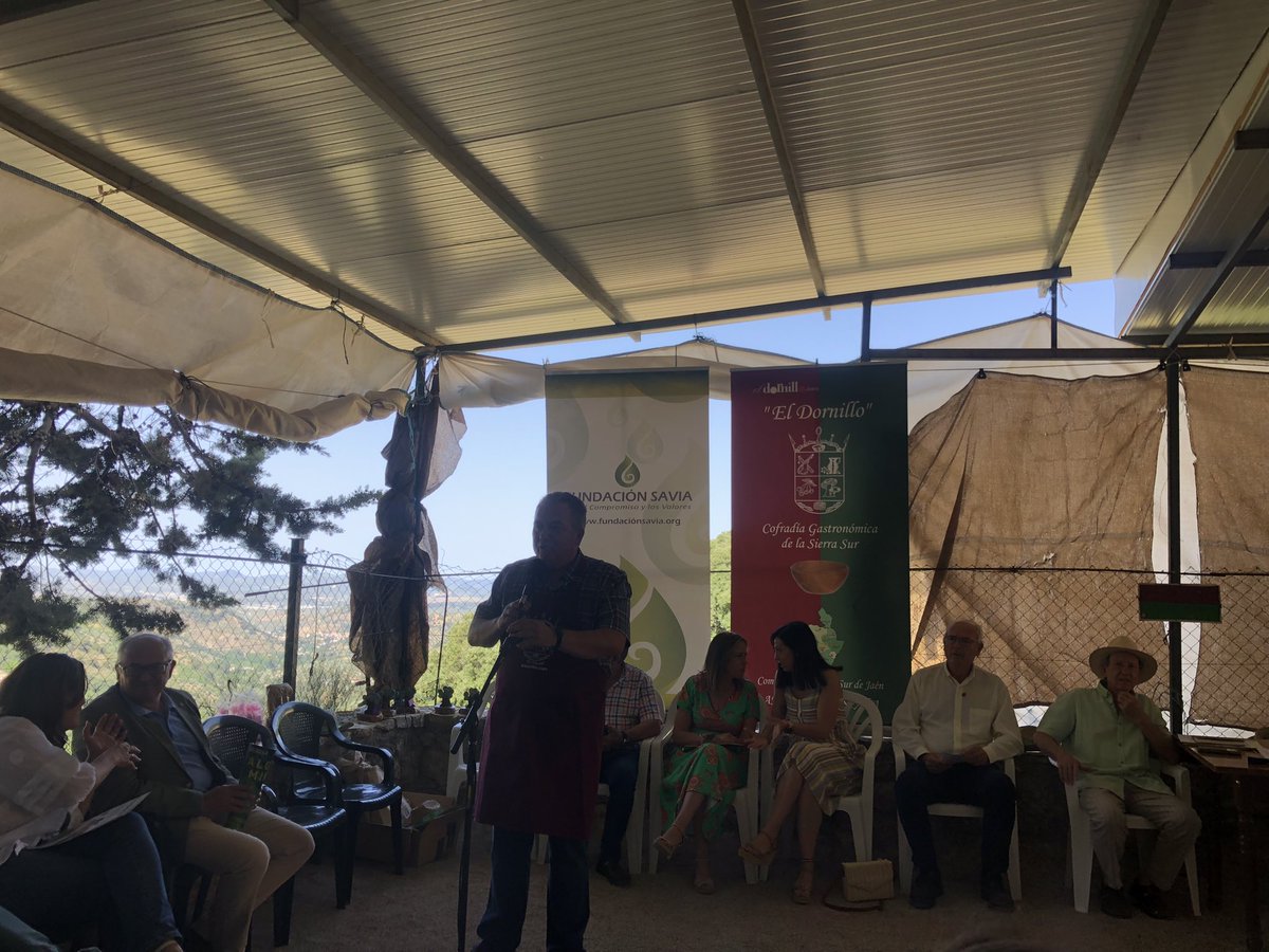 pepegilabertb's tweet photo. Centro “ El Paraíso “ en Los Rosales Frailes. Mesa redonda: Presente y futuro del mundo rural. https://t.co/diyk6Bu5os