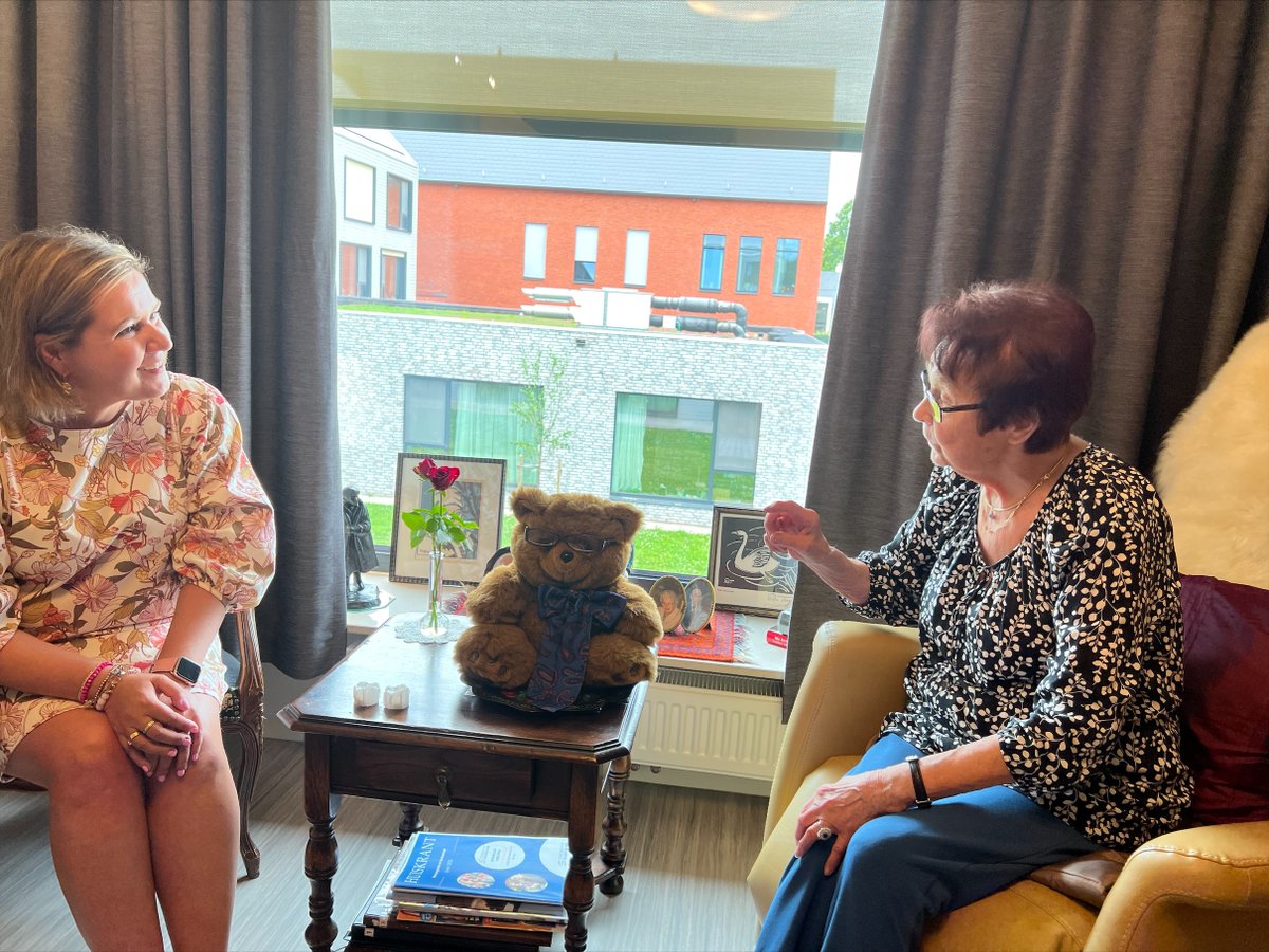 vrijdag had ik het privilege in gesprek te gaan met Joske. Lovend over het wonen en leven in 'haar' woonzorgcentrum, over de mensen rond haar, ze zou nergens anders willen 'zijn'.
Ja, ook dit is onze ouderenzorg: vele positieve verhalen, veel drive en passie!