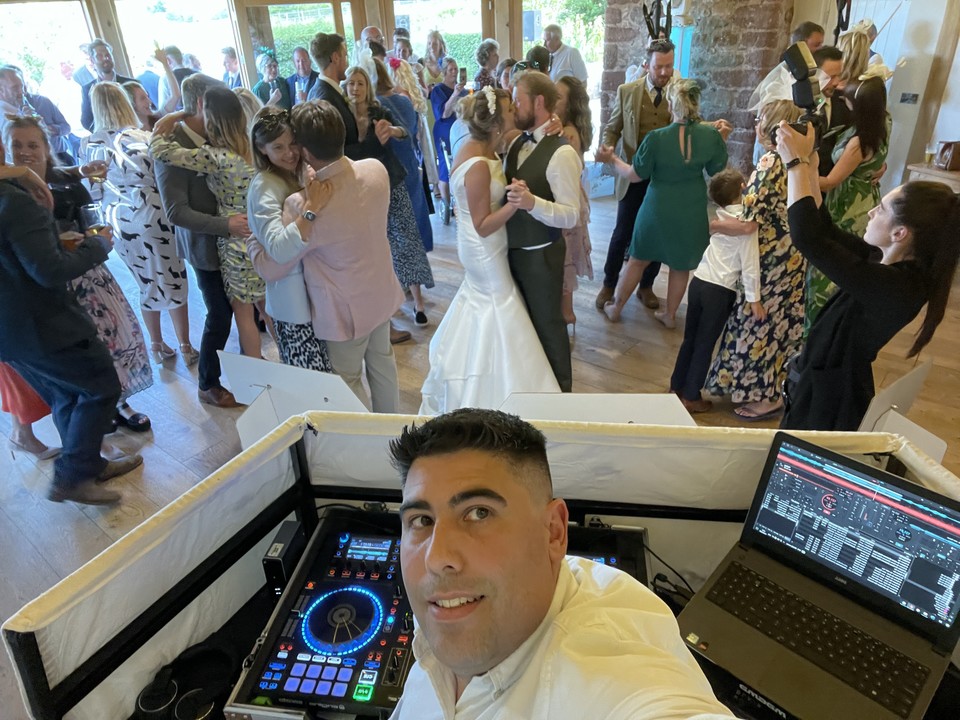 Devon_DJ's tweet photo. Congratulations to Rhys and Lucy on your wedding day.

What a blast! Can we party all over again? Big shout out to the flash mob 😁

Such a stunning venue @brickhouse

 #weddingdj #dj #bride #devondj_uk #groom #venues #music #djlife #getintouch #weddings #thisiswhatwelove https://t.co/SEKbnspvx5