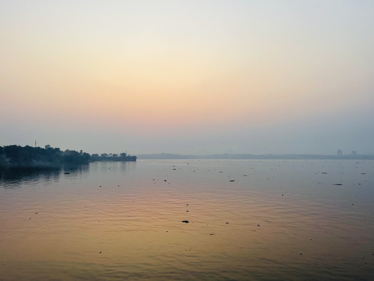 SophieChavanel's tweet photo. Visite surprise de @ctoue à Kinshasa et apéro sur le fleuve Congo à bord du Majestic River. ⛴🥂🥰
#ExploreCongo #BeautifulAfrica 🇨🇩 https://t.co/SbJzCfvAYS