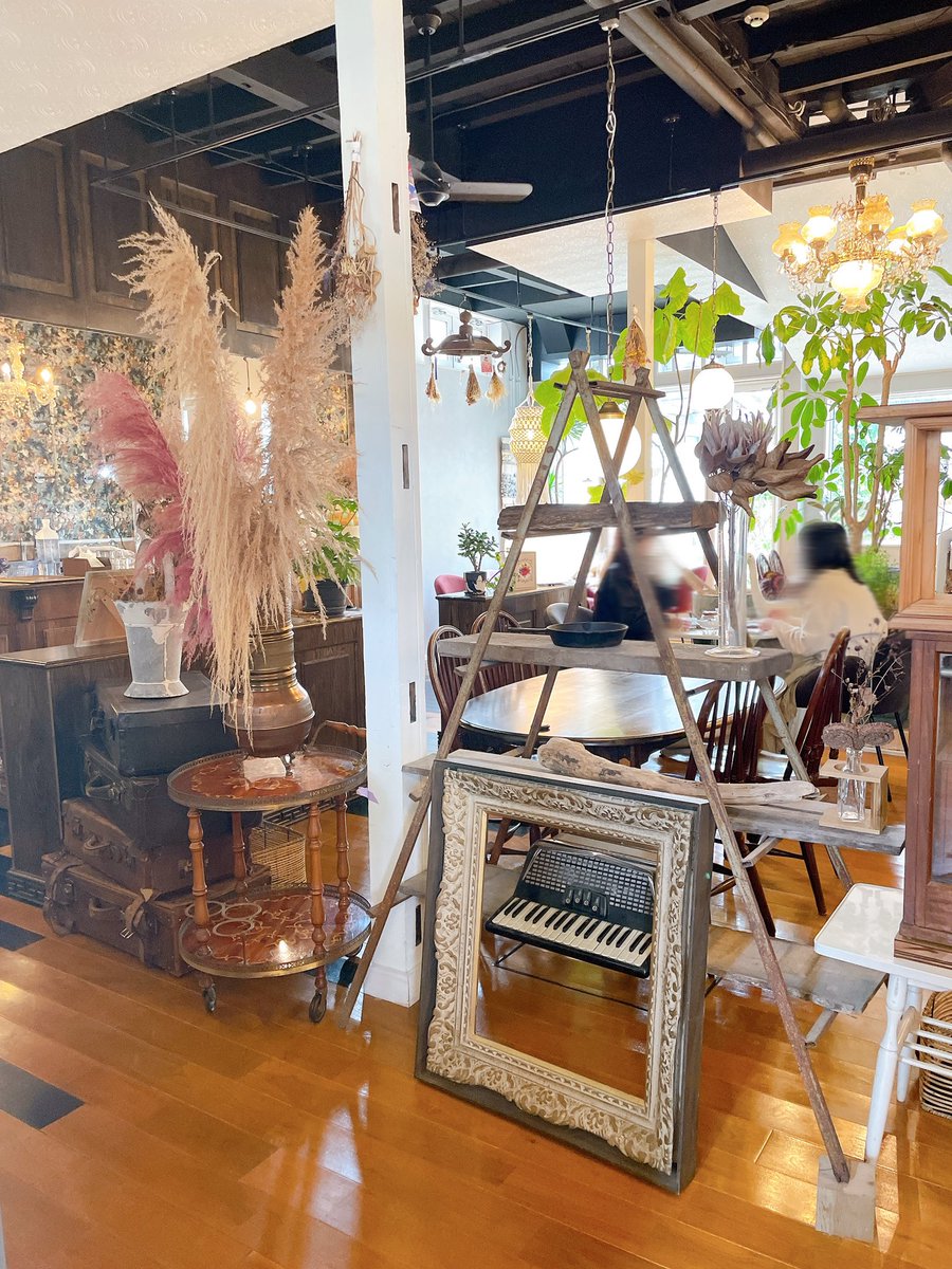 NOI_sainoma's tweet photo. 小樽のゲストハウス #LittleBarrel に新しくオープンした #CafeBistro に行ってきたよーー!❄️🍋💓
お店がすっっごくオシャレで、ふわふわのパンケーキもとっても美味しかった!!✨✨
みんなも行ってみてね!!!!🌻✨
#小樽 #小樽カフェ #北海道 #パンケーキ #小樽ゲストハウス https://t.co/XVAMuHco1u