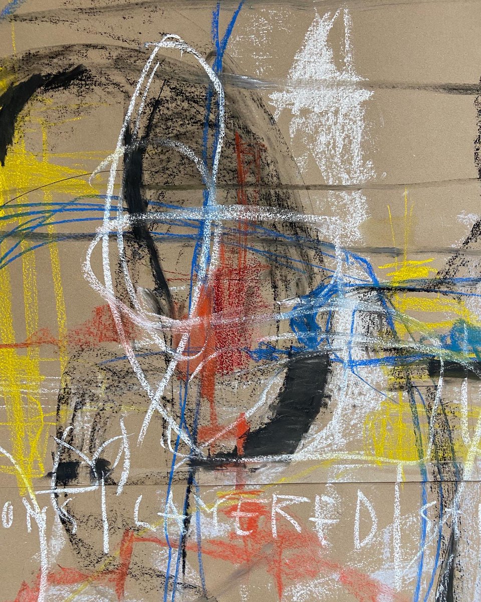 paulnwakelam's tweet photo. final drawing + details from yesterday’s large scale workshop @GeneralOffice12 led as always by @sarahmgoudie
probably my most free drawing to date
#abstract
#drawingpractice
#drawing
#exploratorydrawing
#drawingworkshop https://t.co/XQ29TcqbZA