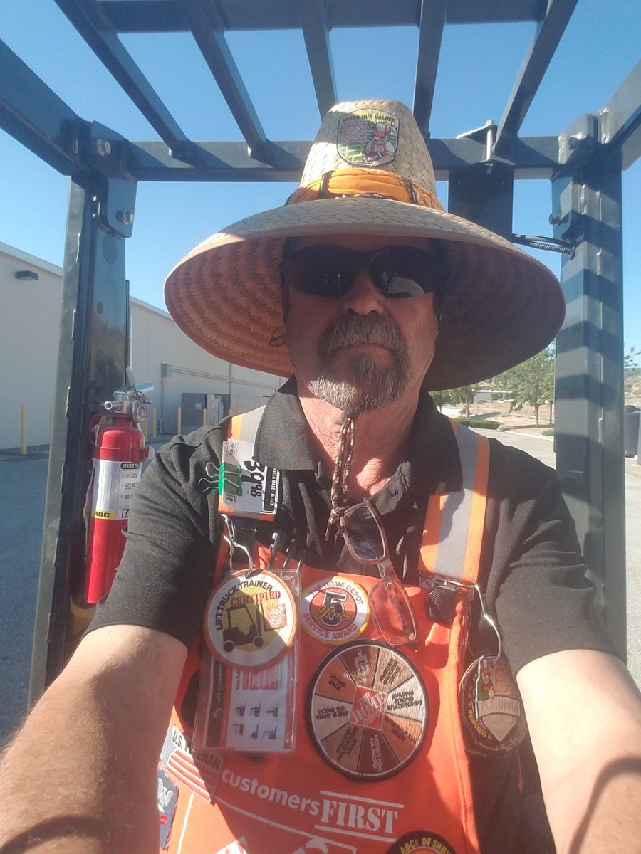 bailchaser's tweet photo. Pulled 35 pallets of block for an order!  91 today at #tehachapihomedepot. Have a good day. https://t.co/9PHWjLXnb2