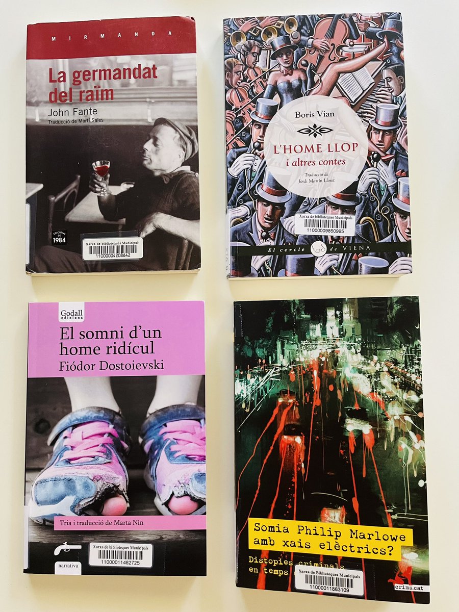 de_lectura's tweet photo. Tinc una biblioteca a prop que cada dia m’agrada més 😎 aquí uns 🔝 #llibresrecomanats https://t.co/5zZqTONux9