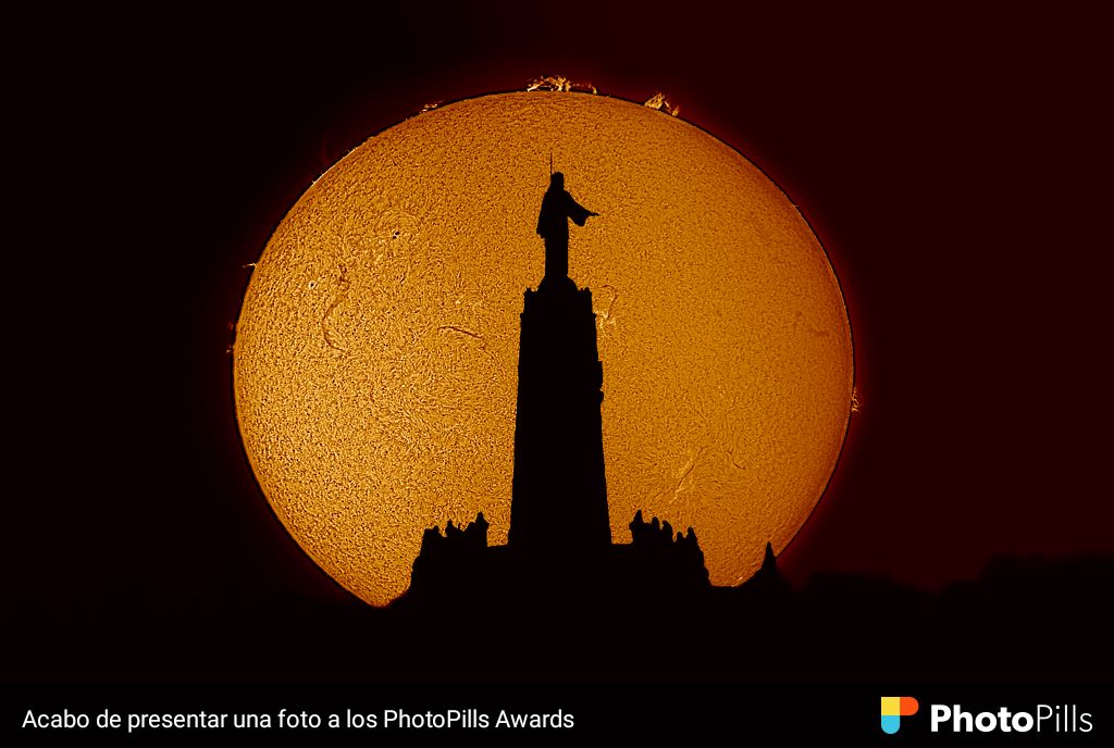 jmanteconan's tweet photo. Amanecer sobre el Sagrado corazón de Getafe que acabo de presentar una foto a los @photopills Awards https://t.co/a08WsTa97C 

@HimarGonzalez
@lasextameteo 
#cielosESA #ESA https://t.co/K9xkVvqFAQ