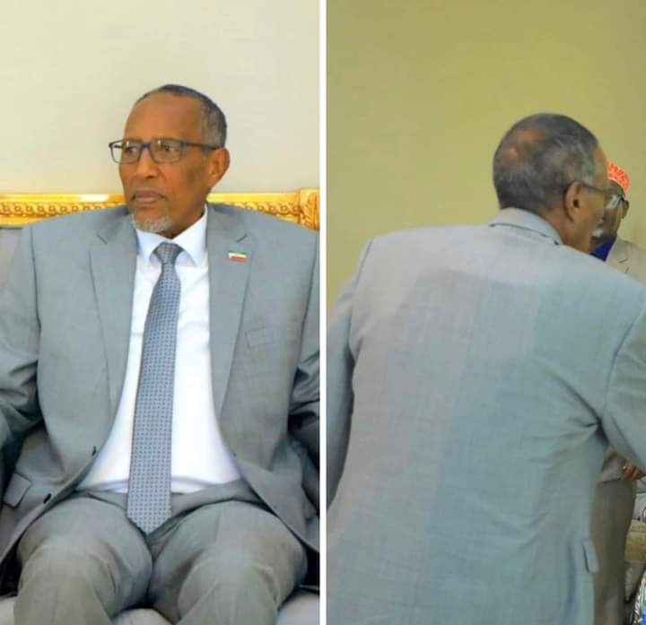INSIDESomalila2's tweet photo. #Somaliland President @musebiihi arrives in Erigavo today wearing a bulletproof vest.

#news #Somaliland #Africa https://t.co/sEzbsn93m8
