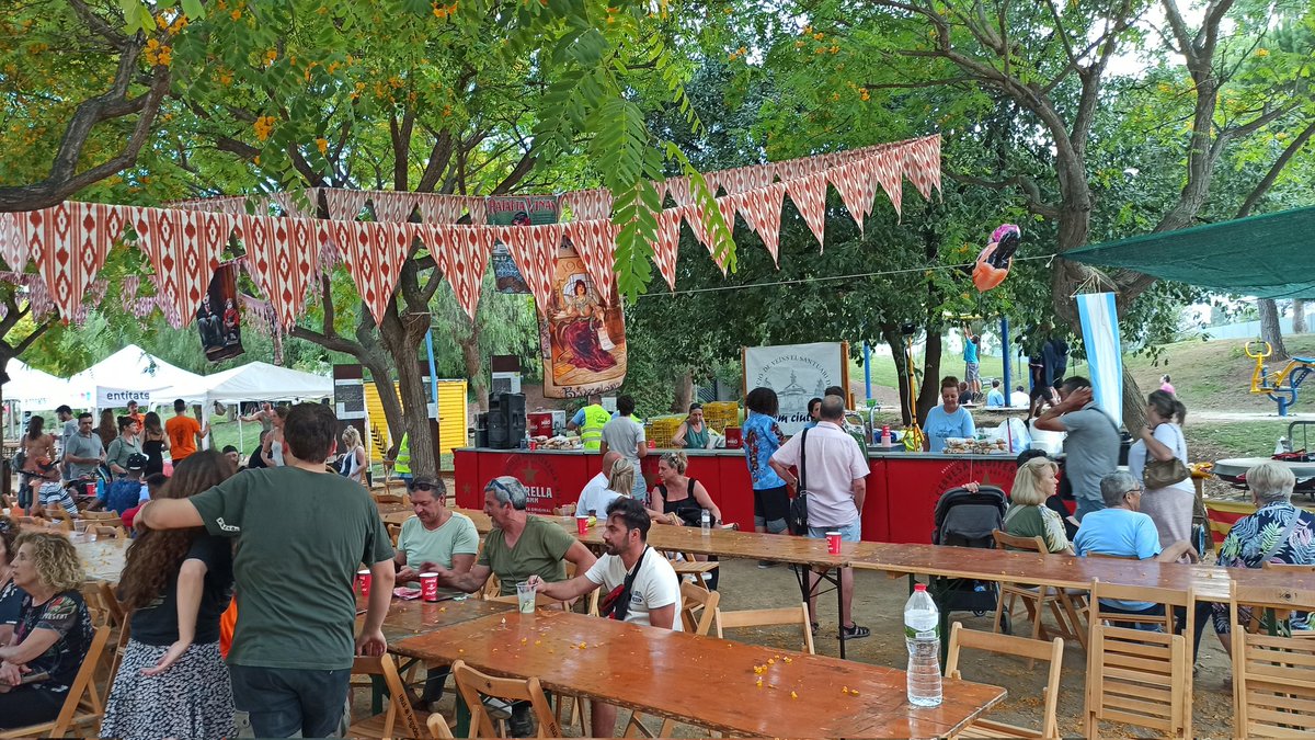 EdgarSumalla's tweet photo. 🌹 Carpas informativas en #Pastoreta y #SantJordi
🎉 1a edición #CultuReusFest
🍴 Cena #Solidaria a Sant Bernat Calvó
🌮 Fiesta ibicenca y cena mexicana en el #barrio de Sol i Vista y en la urbanización Mas Carpa #Reus https://t.co/xdjmh45USg