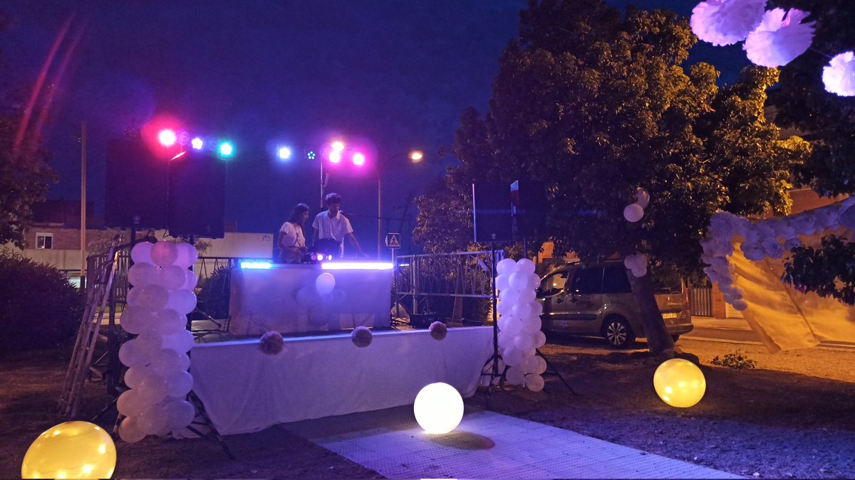 EdgarSumalla's tweet photo. 🌹 Carpas informativas en #Pastoreta y #SantJordi
🎉 1a edición #CultuReusFest
🍴 Cena #Solidaria a Sant Bernat Calvó
🌮 Fiesta ibicenca y cena mexicana en el #barrio de Sol i Vista y en la urbanización Mas Carpa #Reus https://t.co/xdjmh45USg