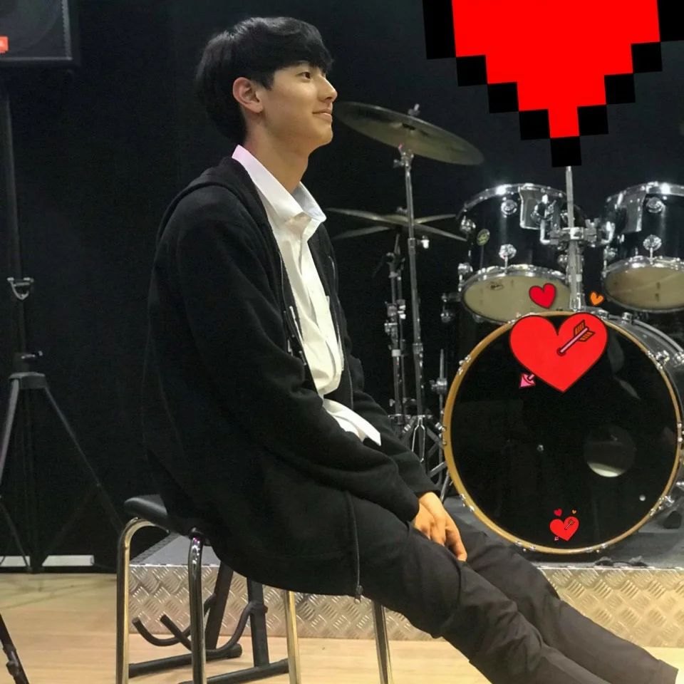 Joyooen's tweet photo. I comeback to share images since I missed you. I was looking for a photo of myself when I was still in high school, and I was intensively practicing a musical instrument at the time. Are you aware that XH's Rock The World is now available on YouTube? Give us lots of love, please. https://t.co/xNjEWNjhze