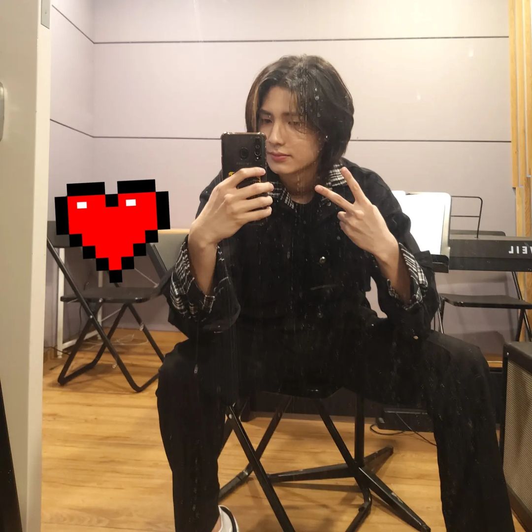 Joyooen's tweet photo. I comeback to share images since I missed you. I was looking for a photo of myself when I was still in high school, and I was intensively practicing a musical instrument at the time. Are you aware that XH's Rock The World is now available on YouTube? Give us lots of love, please. https://t.co/xNjEWNjhze