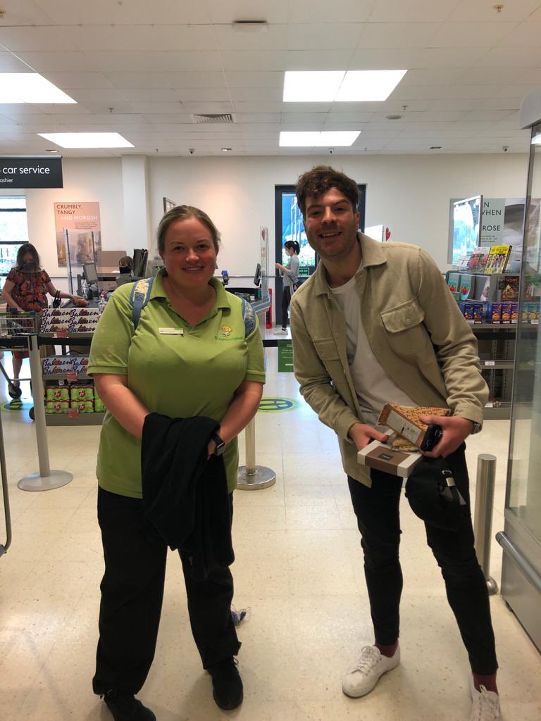 laura_rawcliffe's tweet photo. @SundayBrunchC4 I met Jordan North in Waitrose in Preston #happyplace https://t.co/WOVuNW5Mdm