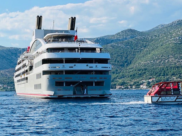 Voyagesalaune's tweet photo. Quelques images de notre croisière Histoire et Musique à bord du Lyrial avec Franck Ferrand et Denis Plé, au départ de Venise. 
Première escale Korcula.
#voyagesalaune #croisiere #franckferrand 
#lyrial 
#venise 
#korcula https://t.co/QSMbzBNyR1