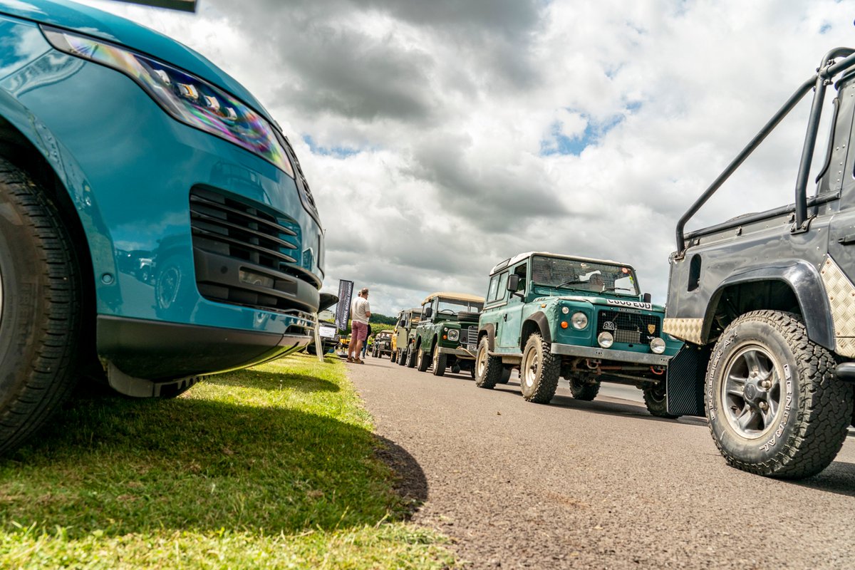 LRLegends's tweet photo. A few shots from yesterday here at Thruxton. Feeling that Landy love.
@thruxtonracing 
#landrover #landroverlove 
Pics: #craigpuseyphotography https://t.co/3ujO2itIze