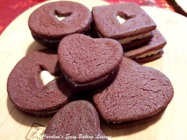 Online_Baking's tweet photo. Red Velvet Oreo-style Cookies
My Red Velvet Oreo Style Sandwich cookies are super simple to make and with less additives &amp; preservatives than the shop bought cookie. Made with a clarified butter vanilla filling, that won’t squish out when you take a bite!
https://t.co/J0bRuJJl7b https://t.co/SyZFnq3wrd