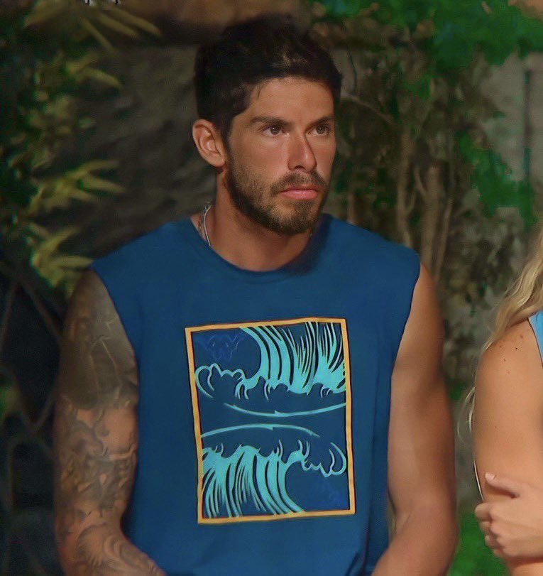 Bu adamın Nisa'dan önce elenmesi tam anlamıyla fiyaskodur . Hiç hak etmedin elenmeyi yolun açık olsun Anıl Berk Baki 👏