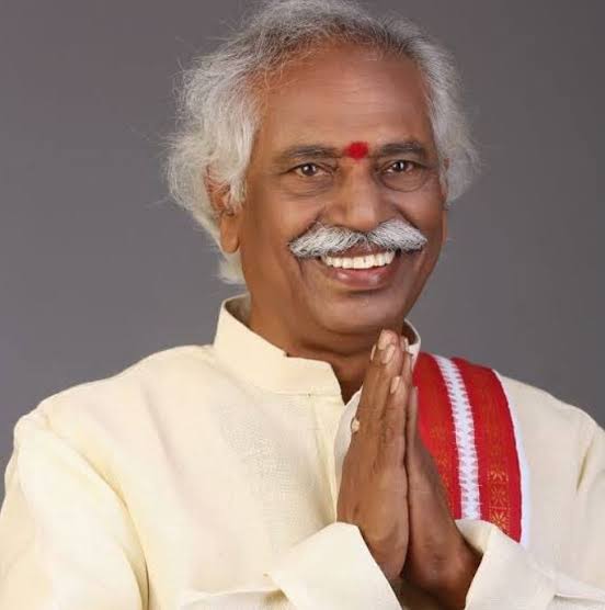 ncbn's tweet photo. నిబద్దత, క్రమశిక్షణ, విలువలు కలిగిన రాజకీయాలకు ప్రతీకగా జాతీయ స్థాయిలో రాణించిన నేత... తెలుగువెలుగు... హరియాణా గవర్నర్‌ @Dattatreya గారికి హృదయపూర్వక జన్మదిన శుభాకాంక్షలు. మీరు ఇలాంటి మరెన్నో పుట్టినరోజులను ఆనంద ఆరోగ్యాలతో జరుప��కోవాలని మనసారా కోరుకుంటున్నాను https://t.co/hOGNzomIUc
