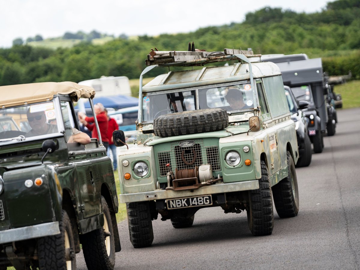 LRLegends's tweet photo. A few shots from yesterday here at Thruxton. Feeling that Landy love.
@thruxtonracing 
#landrover #landroverlove 
Pics: #craigpuseyphotography https://t.co/3ujO2itIze