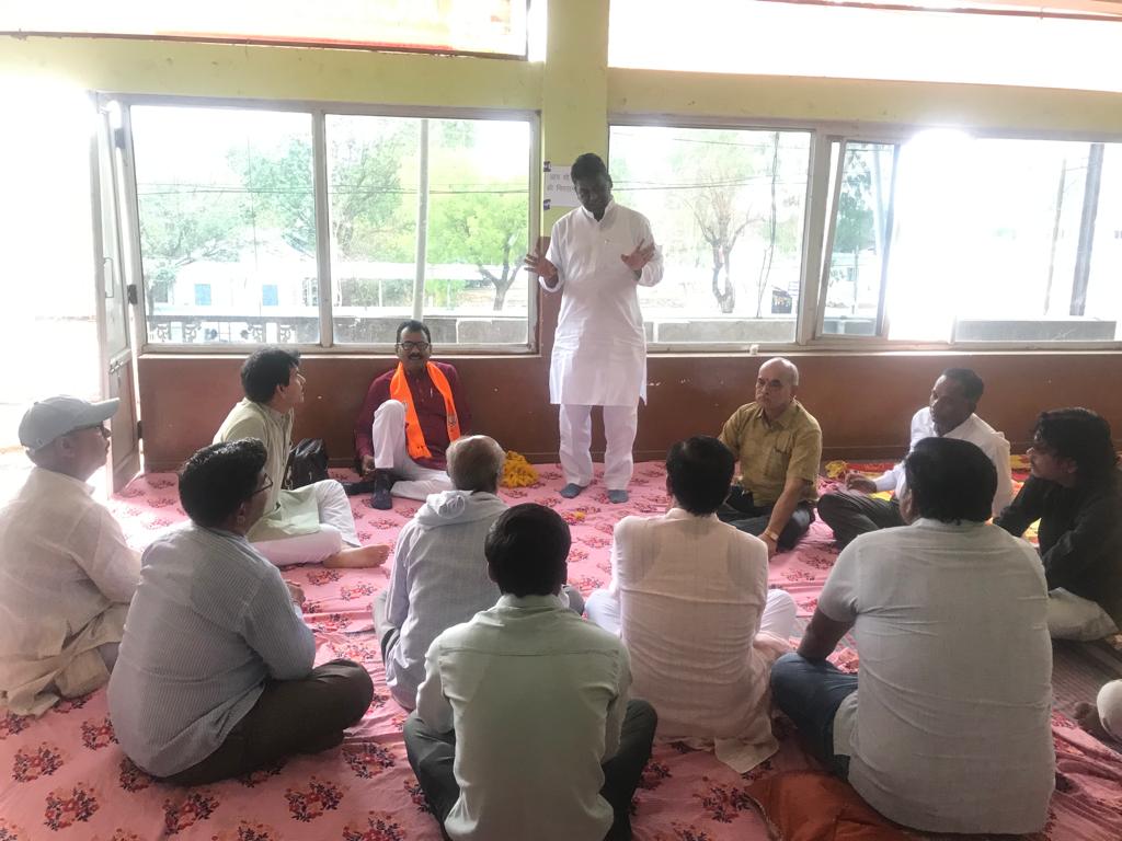 DrPRChoudhary's tweet photo. नगरीय निकाय चुनाव समिति नगर परिषद साँची में ज़िले के संगठन प्रभारी श्री सुधीर अग्रवाल जी के साथ बैठक में सम्मिलित हुआ। बैठक में समिति के सभी गणमान्य सदस्यगण उपस्थित रहे। #जीतेंगेबूथजीतेगी_भाजपा #बूथ_विजय_संकल्प_अभियान #सॉंची_विधानसभा #4yearsofseva #drprabhuramchoudhary https://t.co/qUPyWKydCE