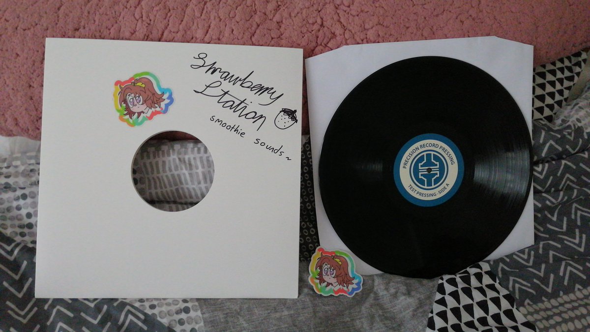 StrawberryStat1's tweet photo. COMPETITION TIME! Win a signed test pressing of SMOOTHIE SOUNDS on Vinyl! ❤️💛💚💙🍓

Just follow me &amp; @PacificPlazaRec, then retweet this for a chance to win! Closes 5PM GMT, 17th June. ☺️

Smoothie Sounds is out on rainbow-splatter vinyl, Fri 17th June ~ https://t.co/OpH6wNWzIz https://t.co/6zNTDyGoGs